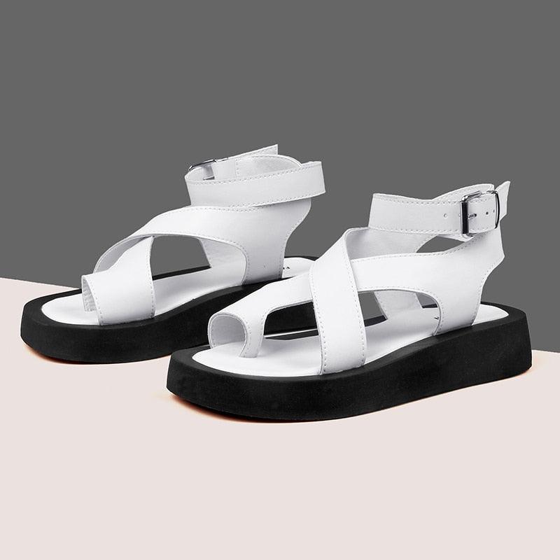 Sandália Estilo Flatform com Tiras Cruzadas em Couro - Bonna-Shopp